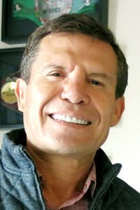 Julio César Chávez in Desde La Esquina