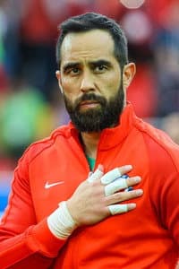 Claudio Bravo in Ojos rojos