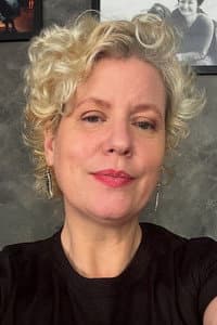 Mariana Zanette in Vigor Mortis - Os primeiros 27 anos. Um Guia de Sobrevivência