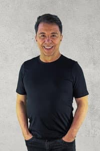 Alvaro Guarnieri in Beijos de Arame Farpado