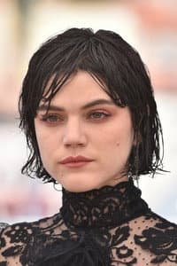 Soko in Bye Bye Blondie