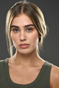 Mia Blakeman in Perla