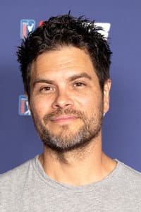 Erik Valdez in Journey to You