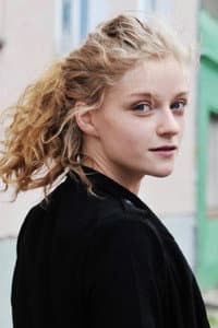Lara Feith in Trümmermädchen - Die Geschichte der Charlotte Schumann