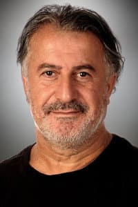 Veysel Diker in Mavi Pansiyon
