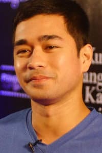 Junjun Quintana in Sakaling Malimutan Kita