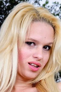 Dany Lisboa in How to Please a She-Male 5