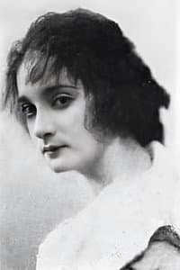 Patsy De Forest in The Rent Dodgers
