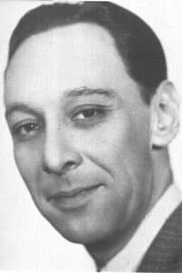 Agustín Isunza in La tienda de la esquina