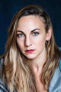 Luana Bellinghausen in Unter den Händen