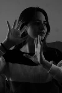 Julieta Quiroga in Sobre un reencuentro momentáneo a la luz de la oscuridad