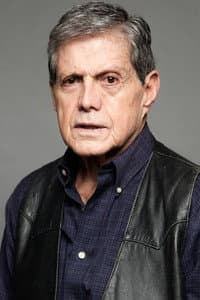 Héctor Bonilla in Un adorable sinverguenza