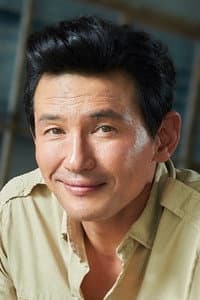 Hwang Jung-min in New World