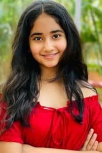 Chahat Tejwani in Shimmy