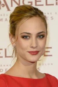 Nora Arnezeder in Déflagrations