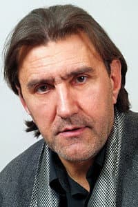 Károly Eperjes in Kaland