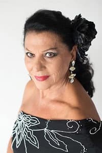 Carmen Flores in Sueños de oro