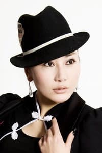 Linda So in Voyage