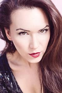 Simone Bailly in Must Love Christmas