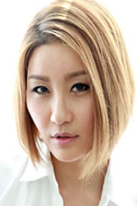 Joo Hee in 쌍둥이 에로 킬러: 자매의 유혹