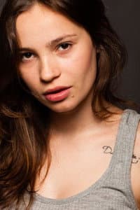 Léa Mesnil in Crache cœur