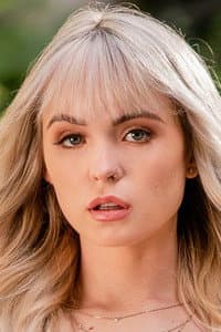 Lilly Bell in Privilege