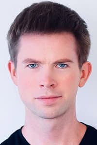 Tom Sinclair in 21 Brothers