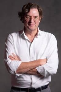 Álvaro Longoria in Hijos de las nubes: la última colonia