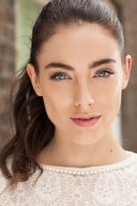 Charlotte Atkinson in Tierra firme