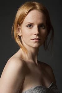 Eva Sakálová in Orangentage