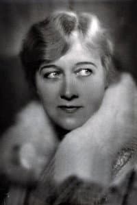 Louise Dresser in Broken Hearts of Hollywood