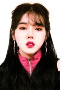 Kim Maydoni in 화이트: 저주의 멜로디