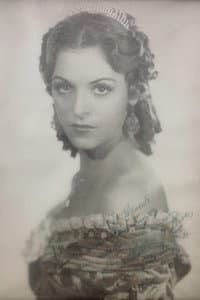 Victoria Blanco in El fantasma de medianoche