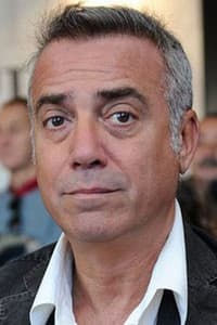Massimo Ghini in Tutta la vita davanti