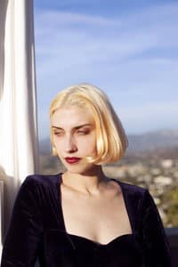 Molly Nilsson in Please