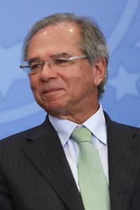 Paulo Guedes in Quem quer roubar sua praia?