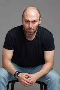 Emre Erçil in Maske: Nezaketle Tebessüm