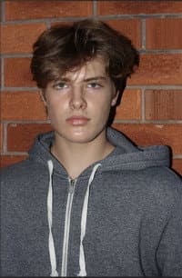 Wyatt James in Virose