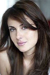Isabelle Adriani in Due famiglie, un funerale