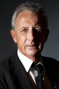 Robert Lacey in Il était une fois... « The Queen »