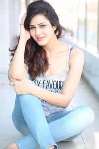 Isha Rikhi in Happy Go Lucky