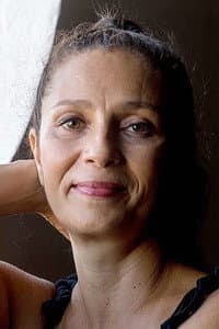 Cyria Coentro in Entre Irmãs