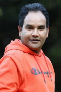 Maznun Mizan in Tara Tinjon: Tea-Master
