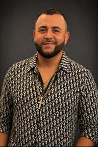 Tony Perez in La Historia De Pedro y Pablo