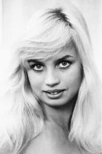 Barbara Valentin in Beiß mich, Liebling
