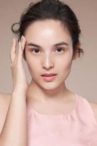 Chelsea Islan in Refrain