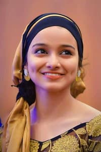 Dilrupa Aswad Alqamar in Oru Adaar Love