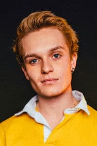 Tom Glynn-Carney in Stilts