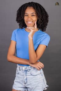 Milena Pinheiro in Avenida Beira-Mar