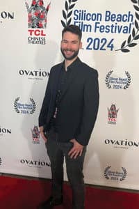 Benjamin Mehr in Forever Red